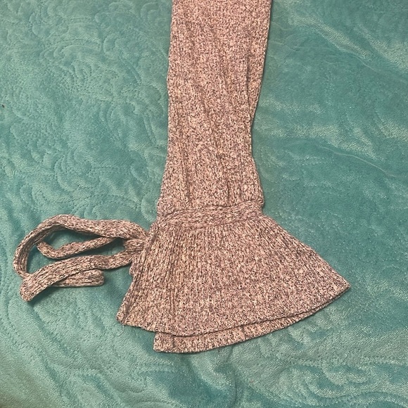 Lucky Brand Ribbed Long Sleeve Blouse  Bell Cuff Women’s Size Medium Gray SOFT - Picture 4 of 10